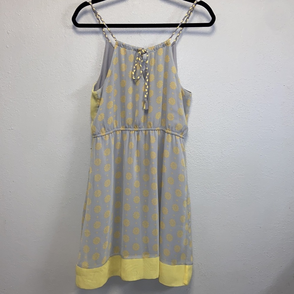 Esley NWT Yellow Gray Daisy Print Spaghetti Straps Pockets Elastic Waist Dress - Picture 7 of 13